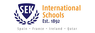 Logo de SEK International Schools, institución educativa de élite, en un campus educativo moderno construido por Eviar Project, líderes en infraestructura educativa.