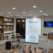 Comercial-Retail-Xiaomi-Asturias-by-Eviar-Project-interior-4-full