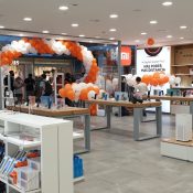 Comercial-Retail-Xiaomi-Asturias-by-Eviar-Project-interior-inauguracion