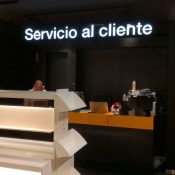 Fnac-Tienda-Goya-Madrid-Retail-Comercial-by-Eviar-Project-interior-Servicio-al-Cliente